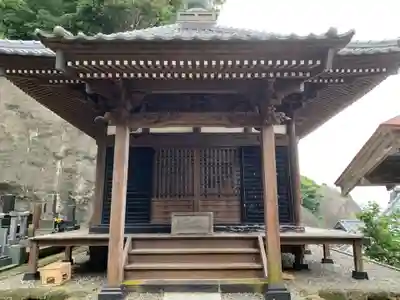 津慶寺の本殿・本堂