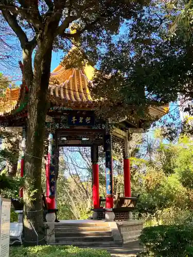 龍宮（江島神社）の{uncategorized: "未分類", other: "その他", undefined: "問題あり", building: "その他建物", grave: "お墓", sacred_gate: "鳥居", guardian: "狛犬", statue: "像", buddha: "仏像", history: "歴史", nature: "自然", garden: "庭園", animal: "動物", pagoda: "塔", temizu: "手水舎", mountain_gate: "山門・神門", sanctuary: "本殿・本堂", subordinate: "末社・摂社", art: "芸術", scenery: "景色", jizo: "地蔵", ema: "絵馬", goshuin: "御朱印", omikuji: "おみくじ", items: "授与品その他", amulet: "お守り", goshuincho: "御朱印帳", eats: "食事", festival: "お祭り", votive_dance: "神楽", shichigosan: "七五三参", wedding: "結婚式", experience: "体験その他", initially: "初詣", around: "周辺", anti_infection: "感染症対策"}