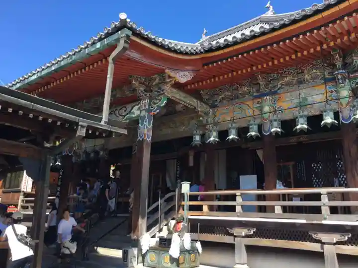 中山寺の本殿・本堂