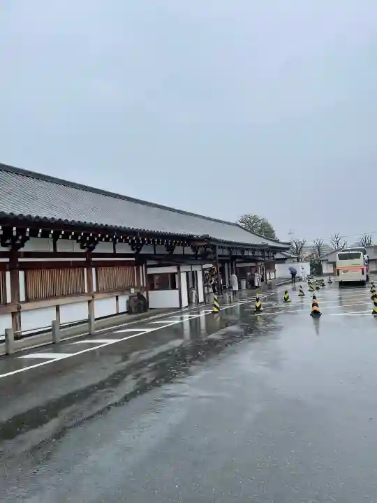 蓮華王院(三十三間堂)の{uncategorized: "未分類", other: "その他", undefined: "問題あり", building: "その他建物", grave: "お墓", sacred_gate: "鳥居", guardian: "狛犬", statue: "像", buddha: "仏像", history: "歴史", nature: "自然", garden: "庭園", animal: "動物", pagoda: "塔", temizu: "手水舎", mountain_gate: "山門・神門", sanctuary: "本殿・本堂", subordinate: "末社・摂社", art: "芸術", scenery: "景色", jizo: "地蔵", ema: "絵馬", goshuin: "御朱印", omikuji: "おみくじ", items: "授与品その他", amulet: "お守り", goshuincho: "御朱印帳", eats: "食事", festival: "お祭り", votive_dance: "神楽", shichigosan: "七五三参", wedding: "結婚式", experience: "体験その他", initially: "初詣", around: "周辺", anti_infection: "感染症対策"}