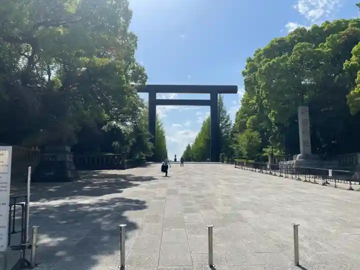 靖國神社の{uncategorized: "未分類", other: "その他", undefined: "問題あり", building: "その他建物", grave: "お墓", sacred_gate: "鳥居", guardian: "狛犬", statue: "像", buddha: "仏像", history: "歴史", nature: "自然", garden: "庭園", animal: "動物", pagoda: "塔", temizu: "手水舎", mountain_gate: "山門・神門", sanctuary: "本殿・本堂", subordinate: "末社・摂社", art: "芸術", scenery: "景色", jizo: "地蔵", ema: "絵馬", goshuin: "御朱印", omikuji: "おみくじ", items: "授与品その他", amulet: "お守り", goshuincho: "御朱印帳", eats: "食事", festival: "お祭り", votive_dance: "神楽", shichigosan: "七五三参", wedding: "結婚式", experience: "体験その他", initially: "初詣", around: "周辺", anti_infection: "感染症対策"}