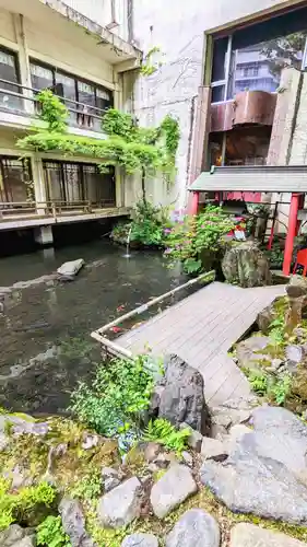 子安神社の庭園