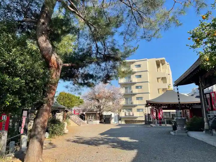 福徳院不動尊の{uncategorized: "未分類", other: "その他", undefined: "問題あり", building: "その他建物", grave: "お墓", sacred_gate: "鳥居", guardian: "狛犬", statue: "像", buddha: "仏像", history: "歴史", nature: "自然", garden: "庭園", animal: "動物", pagoda: "塔", temizu: "手水舎", mountain_gate: "山門・神門", sanctuary: "本殿・本堂", subordinate: "末社・摂社", art: "芸術", scenery: "景色", jizo: "地蔵", ema: "絵馬", goshuin: "御朱印", omikuji: "おみくじ", items: "授与品その他", amulet: "お守り", goshuincho: "御朱印帳", eats: "食事", festival: "お祭り", votive_dance: "神楽", shichigosan: "七五三参", wedding: "結婚式", experience: "体験その他", initially: "初詣", around: "周辺", anti_infection: "感染症対策"}