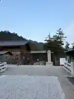 出雲大社の{uncategorized: "未分類", other: "その他", undefined: "問題あり", building: "その他建物", grave: "お墓", sacred_gate: "鳥居", guardian: "狛犬", statue: "像", buddha: "仏像", history: "歴史", nature: "自然", garden: "庭園", animal: "動物", pagoda: "塔", temizu: "手水舎", mountain_gate: "山門・神門", sanctuary: "本殿・本堂", subordinate: "末社・摂社", art: "芸術", scenery: "景色", jizo: "地蔵", ema: "絵馬", goshuin: "御朱印", omikuji: "おみくじ", items: "授与品その他", amulet: "お守り", goshuincho: "御朱印帳", eats: "食事", festival: "お祭り", votive_dance: "神楽", shichigosan: "七五三参", wedding: "結婚式", experience: "体験その他", initially: "初詣", around: "周辺", anti_infection: "感染症対策"}