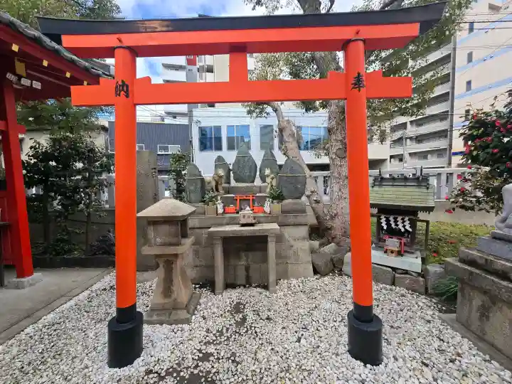 赤手拭稲荷神社の{uncategorized: "未分類", other: "その他", undefined: "問題あり", building: "その他建物", grave: "お墓", sacred_gate: "鳥居", guardian: "狛犬", statue: "像", buddha: "仏像", history: "歴史", nature: "自然", garden: "庭園", animal: "動物", pagoda: "塔", temizu: "手水舎", mountain_gate: "山門・神門", sanctuary: "本殿・本堂", subordinate: "末社・摂社", art: "芸術", scenery: "景色", jizo: "地蔵", ema: "絵馬", goshuin: "御朱印", omikuji: "おみくじ", items: "授与品その他", amulet: "お守り", goshuincho: "御朱印帳", eats: "食事", festival: "お祭り", votive_dance: "神楽", shichigosan: "七五三参", wedding: "結婚式", experience: "体験その他", initially: "初詣", around: "周辺", anti_infection: "感染症対策"}
