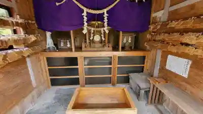 南方神社の{uncategorized: "未分類", other: "その他", undefined: "問題あり", building: "その他建物", grave: "お墓", sacred_gate: "鳥居", guardian: "狛犬", statue: "像", buddha: "仏像", history: "歴史", nature: "自然", garden: "庭園", animal: "動物", pagoda: "塔", temizu: "手水舎", mountain_gate: "山門・神門", sanctuary: "本殿・本堂", subordinate: "末社・摂社", art: "芸術", scenery: "景色", jizo: "地蔵", ema: "絵馬", goshuin: "御朱印", omikuji: "おみくじ", items: "授与品その他", amulet: "お守り", goshuincho: "御朱印帳", eats: "食事", festival: "お祭り", votive_dance: "神楽", shichigosan: "七五三参", wedding: "結婚式", experience: "体験その他", initially: "初詣", around: "周辺", anti_infection: "感染症対策"}