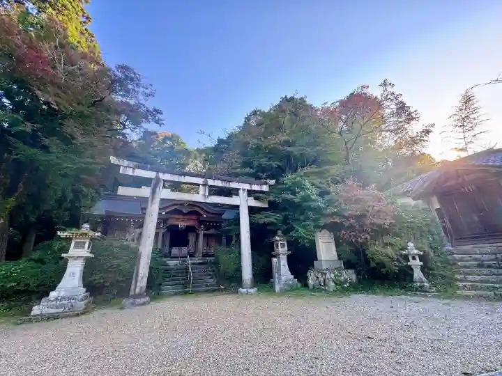 建水分神社の{uncategorized: "未分類", other: "その他", undefined: "問題あり", building: "その他建物", grave: "お墓", sacred_gate: "鳥居", guardian: "狛犬", statue: "像", buddha: "仏像", history: "歴史", nature: "自然", garden: "庭園", animal: "動物", pagoda: "塔", temizu: "手水舎", mountain_gate: "山門・神門", sanctuary: "本殿・本堂", subordinate: "末社・摂社", art: "芸術", scenery: "景色", jizo: "地蔵", ema: "絵馬", goshuin: "御朱印", omikuji: "おみくじ", items: "授与品その他", amulet: "お守り", goshuincho: "御朱印帳", eats: "食事", festival: "お祭り", votive_dance: "神楽", shichigosan: "七五三参", wedding: "結婚式", experience: "体験その他", initially: "初詣", around: "周辺", anti_infection: "感染症対策"}