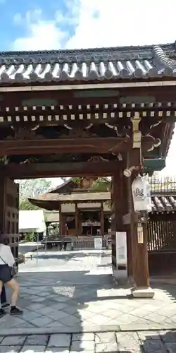 下御霊神社の山門・神門