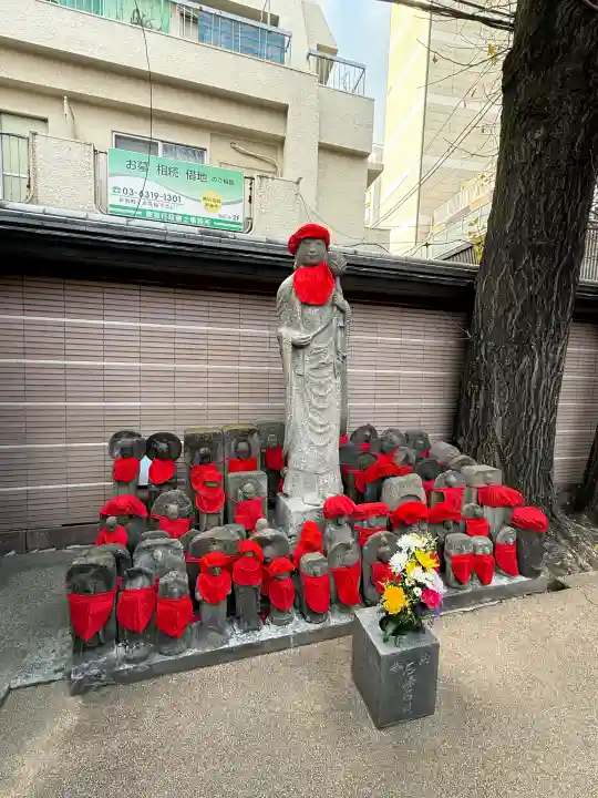 とげぬき地蔵尊 高岩寺の{uncategorized: "未分類", other: "その他", undefined: "問題あり", building: "その他建物", grave: "お墓", sacred_gate: "鳥居", guardian: "狛犬", statue: "像", buddha: "仏像", history: "歴史", nature: "自然", garden: "庭園", animal: "動物", pagoda: "塔", temizu: "手水舎", mountain_gate: "山門・神門", sanctuary: "本殿・本堂", subordinate: "末社・摂社", art: "芸術", scenery: "景色", jizo: "地蔵", ema: "絵馬", goshuin: "御朱印", omikuji: "おみくじ", items: "授与品その他", amulet: "お守り", goshuincho: "御朱印帳", eats: "食事", festival: "お祭り", votive_dance: "神楽", shichigosan: "七五三参", wedding: "結婚式", experience: "体験その他", initially: "初詣", around: "周辺", anti_infection: "感染症対策"}