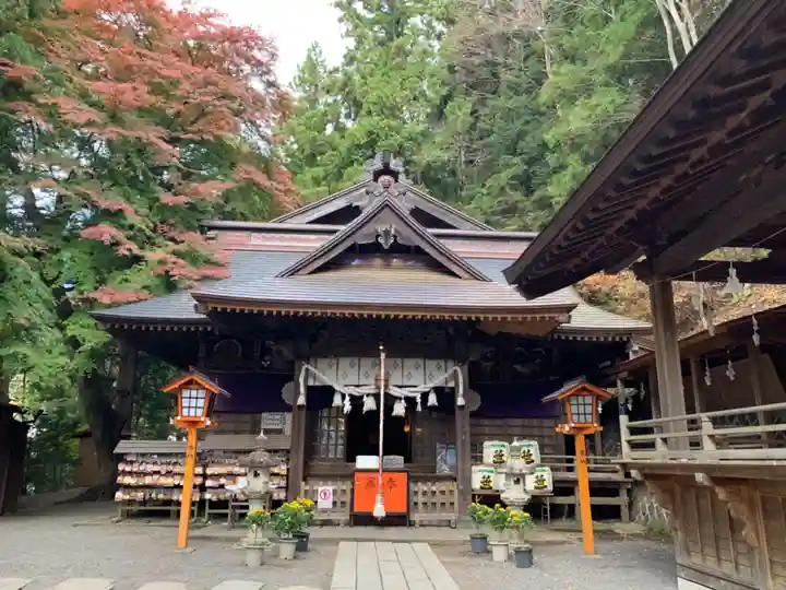 新倉富士浅間神社の本殿・本堂