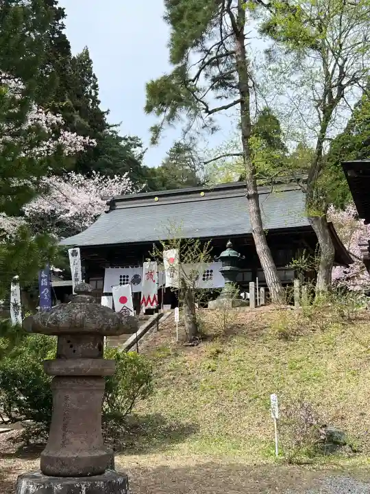 土津神社|こどもと出世の神さまの{uncategorized: "未分類", other: "その他", undefined: "問題あり", building: "その他建物", grave: "お墓", sacred_gate: "鳥居", guardian: "狛犬", statue: "像", buddha: "仏像", history: "歴史", nature: "自然", garden: "庭園", animal: "動物", pagoda: "塔", temizu: "手水舎", mountain_gate: "山門・神門", sanctuary: "本殿・本堂", subordinate: "末社・摂社", art: "芸術", scenery: "景色", jizo: "地蔵", ema: "絵馬", goshuin: "御朱印", omikuji: "おみくじ", items: "授与品その他", amulet: "お守り", goshuincho: "御朱印帳", eats: "食事", festival: "お祭り", votive_dance: "神楽", shichigosan: "七五三参", wedding: "結婚式", experience: "体験その他", initially: "初詣", around: "周辺", anti_infection: "感染症対策"}