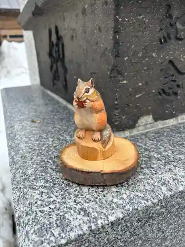 札幌諏訪神社の像