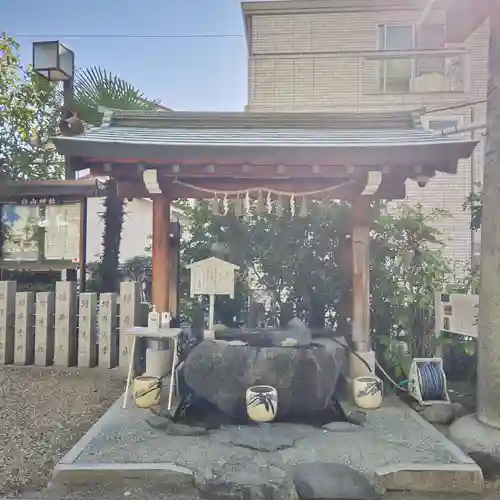 白山神社の手水舎