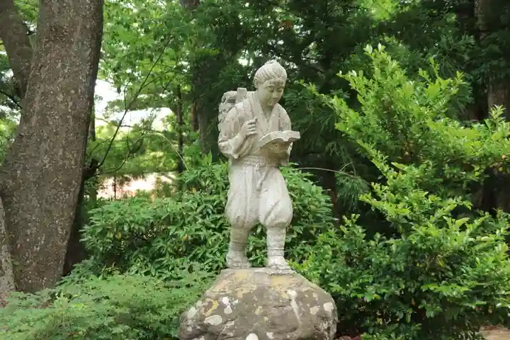 駒形稲荷神社の像