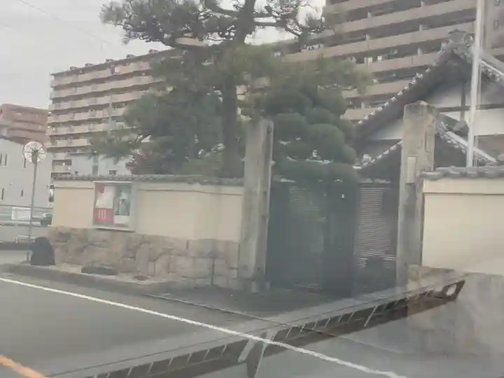 御嶽教木曽川照王教会の山門・神門