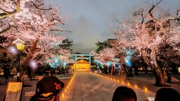 靖國神社の{uncategorized: "未分類", other: "その他", undefined: "問題あり", building: "その他建物", grave: "お墓", sacred_gate: "鳥居", guardian: "狛犬", statue: "像", buddha: "仏像", history: "歴史", nature: "自然", garden: "庭園", animal: "動物", pagoda: "塔", temizu: "手水舎", mountain_gate: "山門・神門", sanctuary: "本殿・本堂", subordinate: "末社・摂社", art: "芸術", scenery: "景色", jizo: "地蔵", ema: "絵馬", goshuin: "御朱印", omikuji: "おみくじ", items: "授与品その他", amulet: "お守り", goshuincho: "御朱印帳", eats: "食事", festival: "お祭り", votive_dance: "神楽", shichigosan: "七五三参", wedding: "結婚式", experience: "体験その他", initially: "初詣", around: "周辺", anti_infection: "感染症対策"}