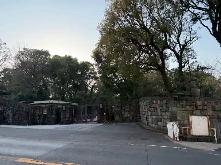 豊川稲荷東京別院の{uncategorized: "未分類", other: "その他", undefined: "問題あり", building: "その他建物", grave: "お墓", sacred_gate: "鳥居", guardian: "狛犬", statue: "像", buddha: "仏像", history: "歴史", nature: "自然", garden: "庭園", animal: "動物", pagoda: "塔", temizu: "手水舎", mountain_gate: "山門・神門", sanctuary: "本殿・本堂", subordinate: "末社・摂社", art: "芸術", scenery: "景色", jizo: "地蔵", ema: "絵馬", goshuin: "御朱印", omikuji: "おみくじ", items: "授与品その他", amulet: "お守り", goshuincho: "御朱印帳", eats: "食事", festival: "お祭り", votive_dance: "神楽", shichigosan: "七五三参", wedding: "結婚式", experience: "体験その他", initially: "初詣", around: "周辺", anti_infection: "感染症対策"}