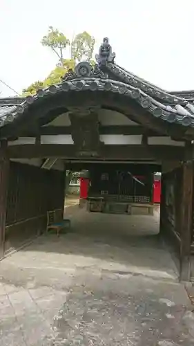 植槻八幡神社の山門・神門