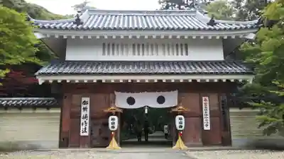 目の霊山　油山寺の山門・神門
