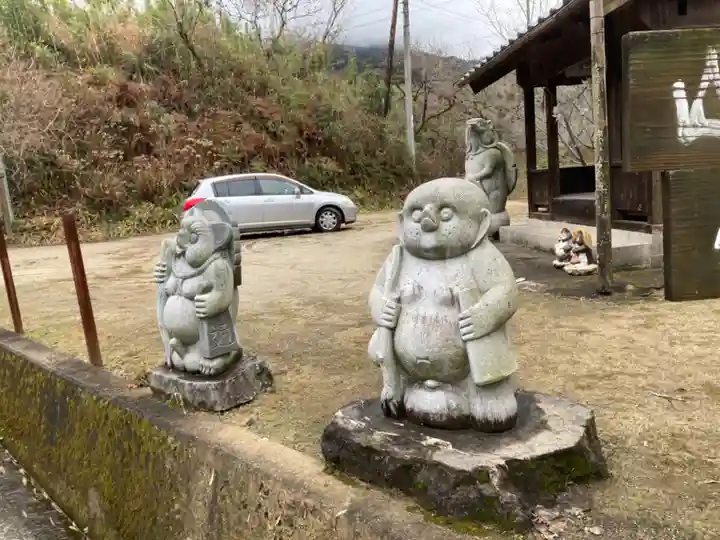 山口霊神社の狛犬