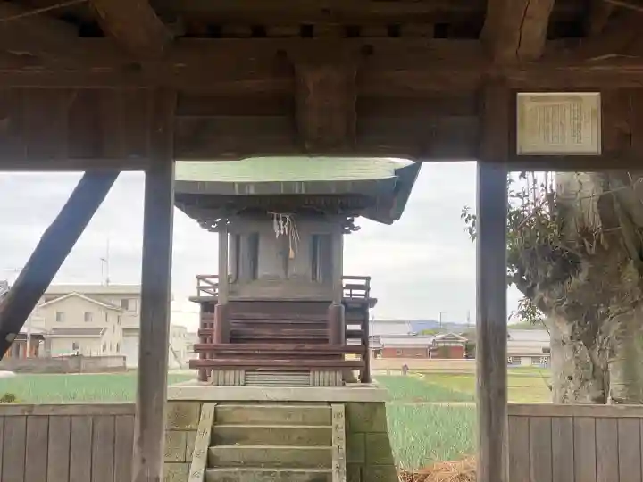 倭文神社の{uncategorized: "未分類", other: "その他", undefined: "問題あり", building: "その他建物", grave: "お墓", sacred_gate: "鳥居", guardian: "狛犬", statue: "像", buddha: "仏像", history: "歴史", nature: "自然", garden: "庭園", animal: "動物", pagoda: "塔", temizu: "手水舎", mountain_gate: "山門・神門", sanctuary: "本殿・本堂", subordinate: "末社・摂社", art: "芸術", scenery: "景色", jizo: "地蔵", ema: "絵馬", goshuin: "御朱印", omikuji: "おみくじ", items: "授与品その他", amulet: "お守り", goshuincho: "御朱印帳", eats: "食事", festival: "お祭り", votive_dance: "神楽", shichigosan: "七五三参", wedding: "結婚式", experience: "体験その他", initially: "初詣", around: "周辺", anti_infection: "感染症対策"}