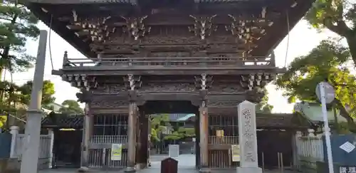 題経寺（柴又帝釈天）の山門・神門