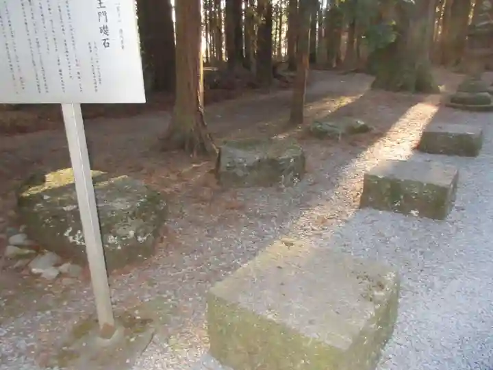 北口本宮冨士浅間神社の山門・神門