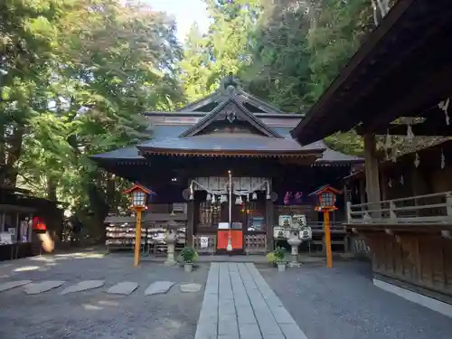 新倉富士浅間神社の本殿・本堂