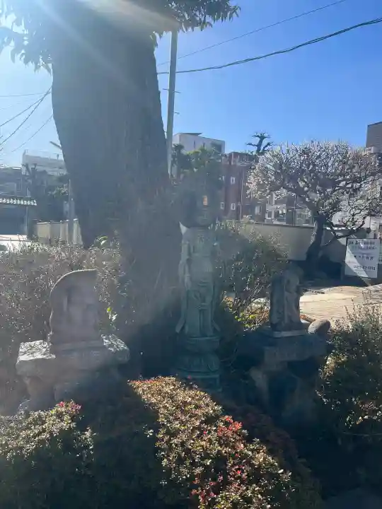 東光寺の{uncategorized: "未分類", other: "その他", undefined: "問題あり", building: "その他建物", grave: "お墓", sacred_gate: "鳥居", guardian: "狛犬", statue: "像", buddha: "仏像", history: "歴史", nature: "自然", garden: "庭園", animal: "動物", pagoda: "塔", temizu: "手水舎", mountain_gate: "山門・神門", sanctuary: "本殿・本堂", subordinate: "末社・摂社", art: "芸術", scenery: "景色", jizo: "地蔵", ema: "絵馬", goshuin: "御朱印", omikuji: "おみくじ", items: "授与品その他", amulet: "お守り", goshuincho: "御朱印帳", eats: "食事", festival: "お祭り", votive_dance: "神楽", shichigosan: "七五三参", wedding: "結婚式", experience: "体験その他", initially: "初詣", around: "周辺", anti_infection: "感染症対策"}