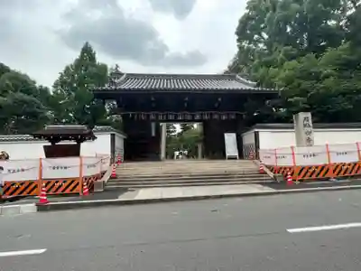 御香宮神社の山門・神門