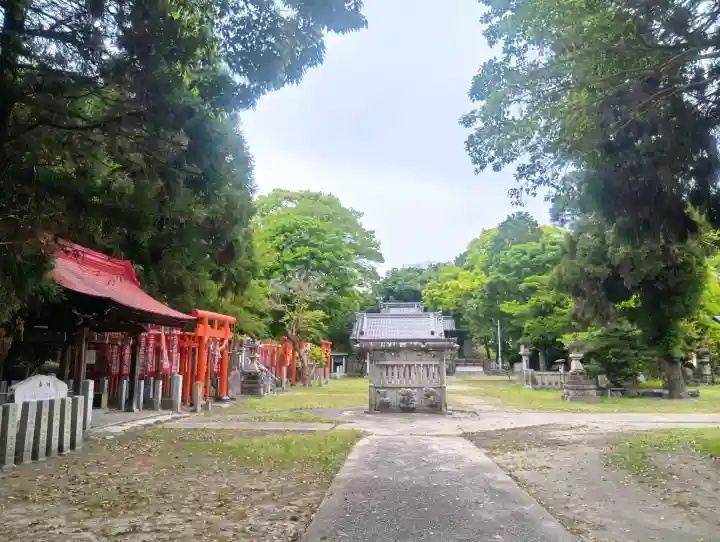 宇夫須奈神社(木曽川町)の{uncategorized: "未分類", other: "その他", undefined: "問題あり", building: "その他建物", grave: "お墓", sacred_gate: "鳥居", guardian: "狛犬", statue: "像", buddha: "仏像", history: "歴史", nature: "自然", garden: "庭園", animal: "動物", pagoda: "塔", temizu: "手水舎", mountain_gate: "山門・神門", sanctuary: "本殿・本堂", subordinate: "末社・摂社", art: "芸術", scenery: "景色", jizo: "地蔵", ema: "絵馬", goshuin: "御朱印", omikuji: "おみくじ", items: "授与品その他", amulet: "お守り", goshuincho: "御朱印帳", eats: "食事", festival: "お祭り", votive_dance: "神楽", shichigosan: "七五三参", wedding: "結婚式", experience: "体験その他", initially: "初詣", around: "周辺", anti_infection: "感染症対策"}