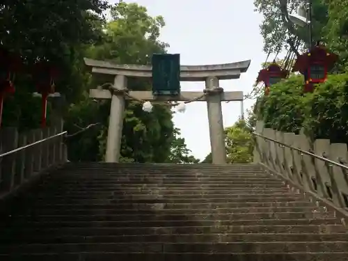 多井畑厄除八幡宮の鳥居