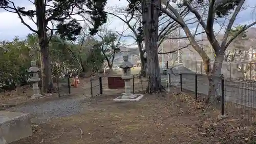 八坂三峯神社の庭園