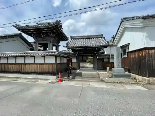 即往寺の{uncategorized: "未分類", other: "その他", undefined: "問題あり", building: "その他建物", grave: "お墓", sacred_gate: "鳥居", guardian: "狛犬", statue: "像", buddha: "仏像", history: "歴史", nature: "自然", garden: "庭園", animal: "動物", pagoda: "塔", temizu: "手水舎", mountain_gate: "山門・神門", sanctuary: "本殿・本堂", subordinate: "末社・摂社", art: "芸術", scenery: "景色", jizo: "地蔵", ema: "絵馬", goshuin: "御朱印", omikuji: "おみくじ", items: "授与品その他", amulet: "お守り", goshuincho: "御朱印帳", eats: "食事", festival: "お祭り", votive_dance: "神楽", shichigosan: "七五三参", wedding: "結婚式", experience: "体験その他", initially: "初詣", around: "周辺", anti_infection: "感染症対策"}