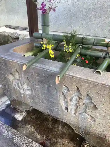 新羅神社の手水舎