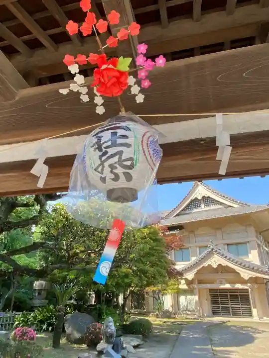 待乳山聖天(本龍院)の{uncategorized: "未分類", other: "その他", undefined: "問題あり", building: "その他建物", grave: "お墓", sacred_gate: "鳥居", guardian: "狛犬", statue: "像", buddha: "仏像", history: "歴史", nature: "自然", garden: "庭園", animal: "動物", pagoda: "塔", temizu: "手水舎", mountain_gate: "山門・神門", sanctuary: "本殿・本堂", subordinate: "末社・摂社", art: "芸術", scenery: "景色", jizo: "地蔵", ema: "絵馬", goshuin: "御朱印", omikuji: "おみくじ", items: "授与品その他", amulet: "お守り", goshuincho: "御朱印帳", eats: "食事", festival: "お祭り", votive_dance: "神楽", shichigosan: "七五三参", wedding: "結婚式", experience: "体験その他", initially: "初詣", around: "周辺", anti_infection: "感染症対策"}