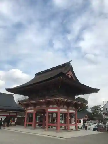 津島神社の山門