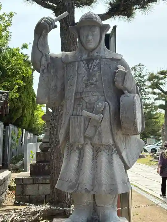 赤穂大石神社の{uncategorized: "未分類", other: "その他", undefined: "問題あり", building: "その他建物", grave: "お墓", sacred_gate: "鳥居", guardian: "狛犬", statue: "像", buddha: "仏像", history: "歴史", nature: "自然", garden: "庭園", animal: "動物", pagoda: "塔", temizu: "手水舎", mountain_gate: "山門・神門", sanctuary: "本殿・本堂", subordinate: "末社・摂社", art: "芸術", scenery: "景色", jizo: "地蔵", ema: "絵馬", goshuin: "御朱印", omikuji: "おみくじ", items: "授与品その他", amulet: "お守り", goshuincho: "御朱印帳", eats: "食事", festival: "お祭り", votive_dance: "神楽", shichigosan: "七五三参", wedding: "結婚式", experience: "体験その他", initially: "初詣", around: "周辺", anti_infection: "感染症対策"}