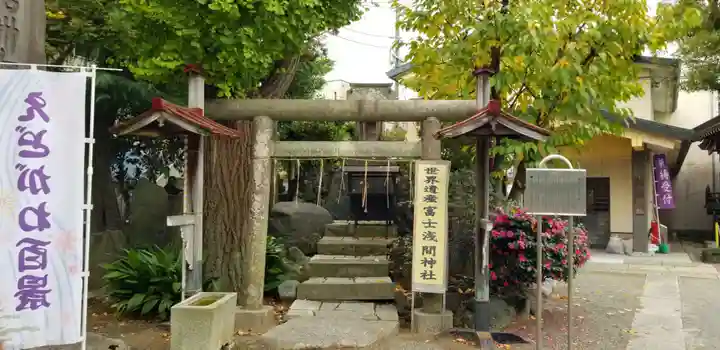 諏訪神社の鳥居
