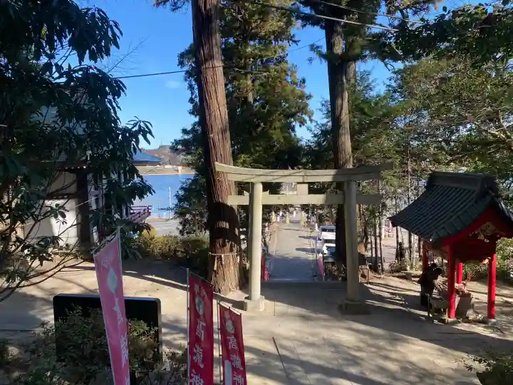 高瀧神社の{uncategorized: "未分類", other: "その他", undefined: "問題あり", building: "その他建物", grave: "お墓", sacred_gate: "鳥居", guardian: "狛犬", statue: "像", buddha: "仏像", history: "歴史", nature: "自然", garden: "庭園", animal: "動物", pagoda: "塔", temizu: "手水舎", mountain_gate: "山門・神門", sanctuary: "本殿・本堂", subordinate: "末社・摂社", art: "芸術", scenery: "景色", jizo: "地蔵", ema: "絵馬", goshuin: "御朱印", omikuji: "おみくじ", items: "授与品その他", amulet: "お守り", goshuincho: "御朱印帳", eats: "食事", festival: "お祭り", votive_dance: "神楽", shichigosan: "七五三参", wedding: "結婚式", experience: "体験その他", initially: "初詣", around: "周辺", anti_infection: "感染症対策"}