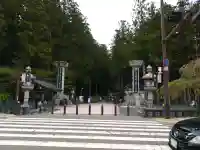 高野山金剛峯寺奥の院の{uncategorized: "未分類", other: "その他", undefined: "問題あり", building: "その他建物", grave: "お墓", sacred_gate: "鳥居", guardian: "狛犬", statue: "像", buddha: "仏像", history: "歴史", nature: "自然", garden: "庭園", animal: "動物", pagoda: "塔", temizu: "手水舎", mountain_gate: "山門・神門", sanctuary: "本殿・本堂", subordinate: "末社・摂社", art: "芸術", scenery: "景色", jizo: "地蔵", ema: "絵馬", goshuin: "御朱印", omikuji: "おみくじ", items: "授与品その他", amulet: "お守り", goshuincho: "御朱印帳", eats: "食事", festival: "お祭り", votive_dance: "神楽", shichigosan: "七五三参", wedding: "結婚式", experience: "体験その他", initially: "初詣", around: "周辺", anti_infection: "感染症対策"}