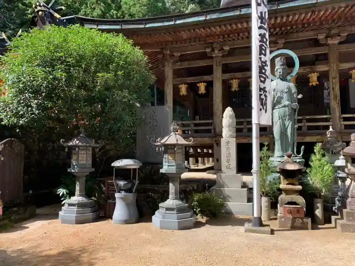 青岸渡寺の本殿・本堂