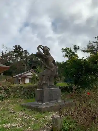 龍泉寺の像