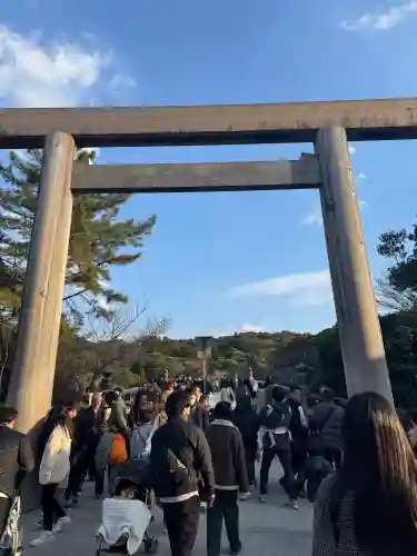 伊勢神宮内宮（皇大神宮）の{uncategorized: "未分類", other: "その他", undefined: "問題あり", building: "その他建物", grave: "お墓", sacred_gate: "鳥居", guardian: "狛犬", statue: "像", buddha: "仏像", history: "歴史", nature: "自然", garden: "庭園", animal: "動物", pagoda: "塔", temizu: "手水舎", mountain_gate: "山門・神門", sanctuary: "本殿・本堂", subordinate: "末社・摂社", art: "芸術", scenery: "景色", jizo: "地蔵", ema: "絵馬", goshuin: "御朱印", omikuji: "おみくじ", items: "授与品その他", amulet: "お守り", goshuincho: "御朱印帳", eats: "食事", festival: "お祭り", votive_dance: "神楽", shichigosan: "七五三参", wedding: "結婚式", experience: "体験その他", initially: "初詣", around: "周辺", anti_infection: "感染症対策"}