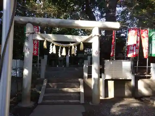 座間神社の鳥居