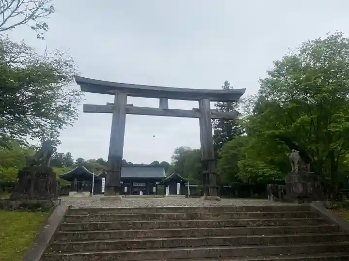 吉野神宮の{uncategorized: "未分類", other: "その他", undefined: "問題あり", building: "その他建物", grave: "お墓", sacred_gate: "鳥居", guardian: "狛犬", statue: "像", buddha: "仏像", history: "歴史", nature: "自然", garden: "庭園", animal: "動物", pagoda: "塔", temizu: "手水舎", mountain_gate: "山門・神門", sanctuary: "本殿・本堂", subordinate: "末社・摂社", art: "芸術", scenery: "景色", jizo: "地蔵", ema: "絵馬", goshuin: "御朱印", omikuji: "おみくじ", items: "授与品その他", amulet: "お守り", goshuincho: "御朱印帳", eats: "食事", festival: "お祭り", votive_dance: "神楽", shichigosan: "七五三参", wedding: "結婚式", experience: "体験その他", initially: "初詣", around: "周辺", anti_infection: "感染症対策"}