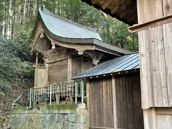 村社八幡宮の本殿