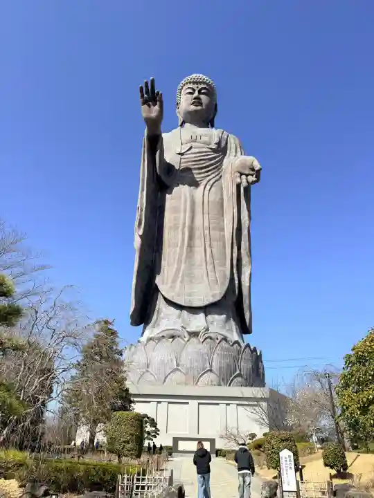 東本願寺本廟 牛久浄苑(牛久大仏)の{uncategorized: "未分類", other: "その他", undefined: "問題あり", building: "その他建物", grave: "お墓", sacred_gate: "鳥居", guardian: "狛犬", statue: "像", buddha: "仏像", history: "歴史", nature: "自然", garden: "庭園", animal: "動物", pagoda: "塔", temizu: "手水舎", mountain_gate: "山門・神門", sanctuary: "本殿・本堂", subordinate: "末社・摂社", art: "芸術", scenery: "景色", jizo: "地蔵", ema: "絵馬", goshuin: "御朱印", omikuji: "おみくじ", items: "授与品その他", amulet: "お守り", goshuincho: "御朱印帳", eats: "食事", festival: "お祭り", votive_dance: "神楽", shichigosan: "七五三参", wedding: "結婚式", experience: "体験その他", initially: "初詣", around: "周辺", anti_infection: "感染症対策"}