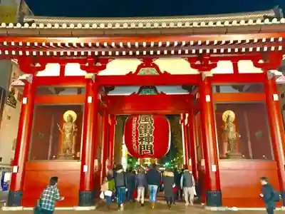 浅草寺の山門・神門