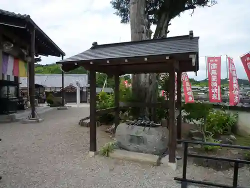 弥勒寺の手水舎